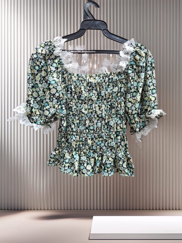 Blusas al hombro floreadas - Imagen 3